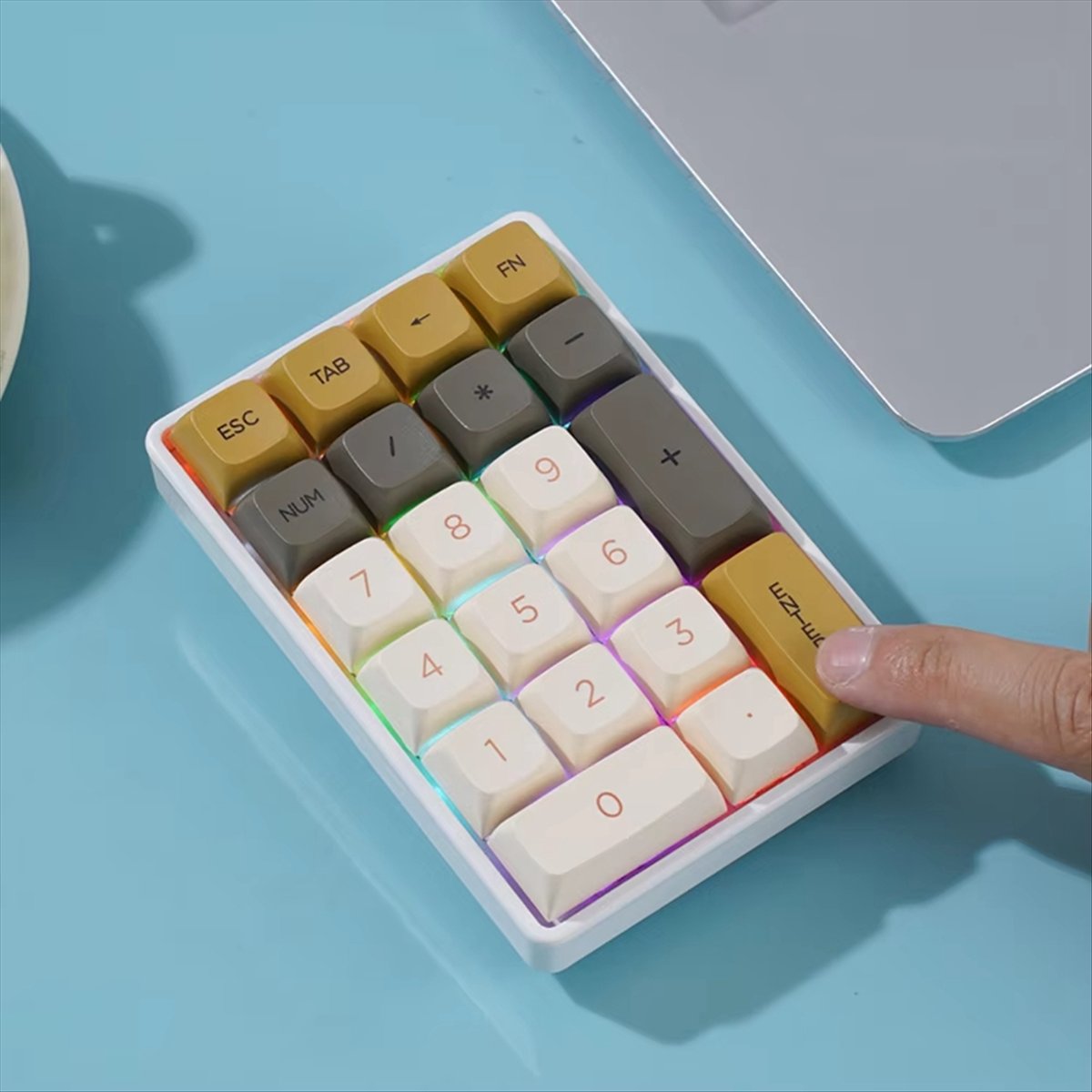 N86R 21 キーミニキーボード 2.4 グラムワイヤレス - Gaming Keyboard No Number Pad のレビューと価格