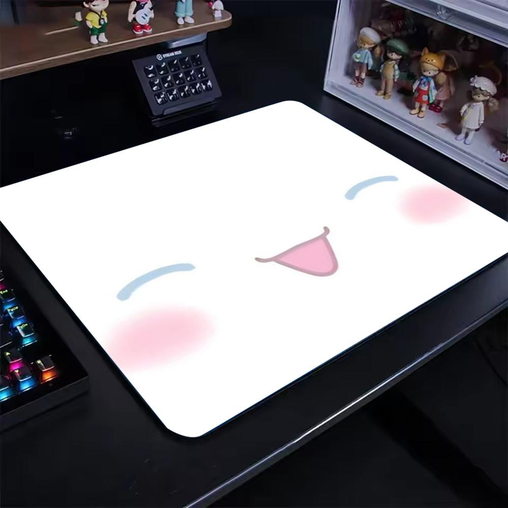 かわいいカワイイ顔マウスパッド小型デスクマット漫画絵文字アニ - Gaming Keyboard Emoji のレビューと価格